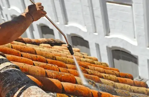 Nettoyage de toitures - Commelle-Vernay